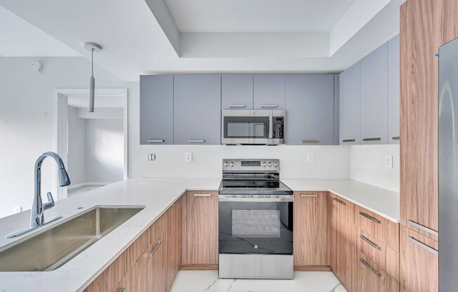 2 beds, 2 baths, 901 sqft, $2,769, Unit 210