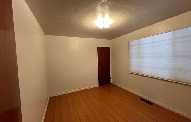 Spacious 1 bedroom, 1 bath Available Immediately Near Midtown