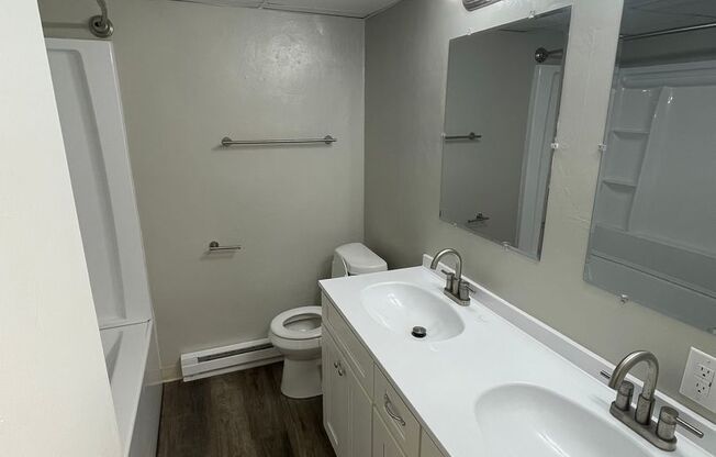 2 beds, 1 bath, 900 sqft, $950, Unit Unit 2