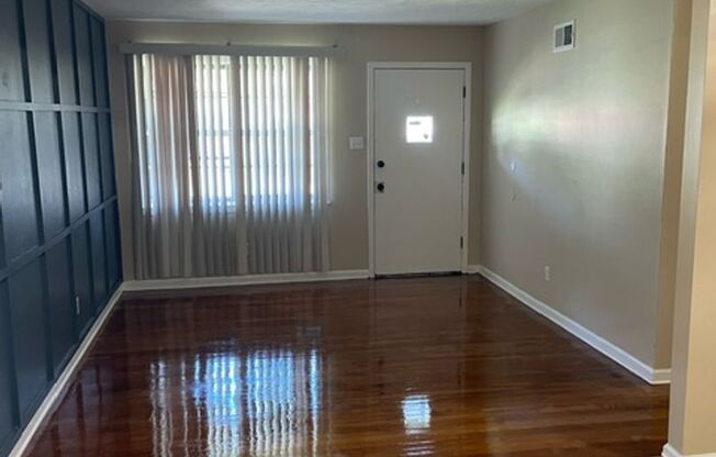 3 beds, 1 bath, $1,100