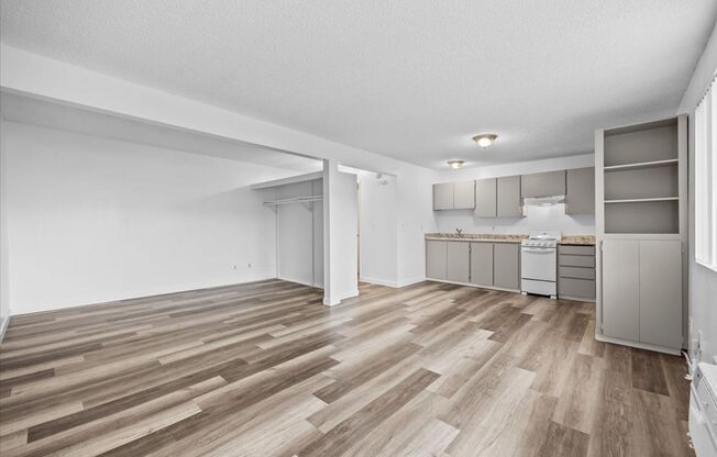 Studio, 1 bath, 475 sqft, $900, Unit 18