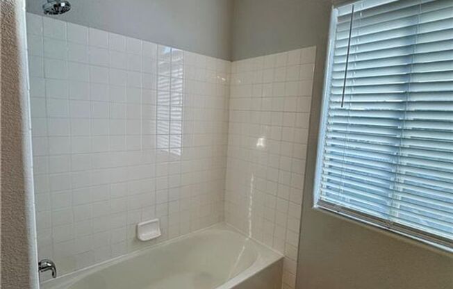 3 beds, 2 baths, $1,445, Unit # 4822