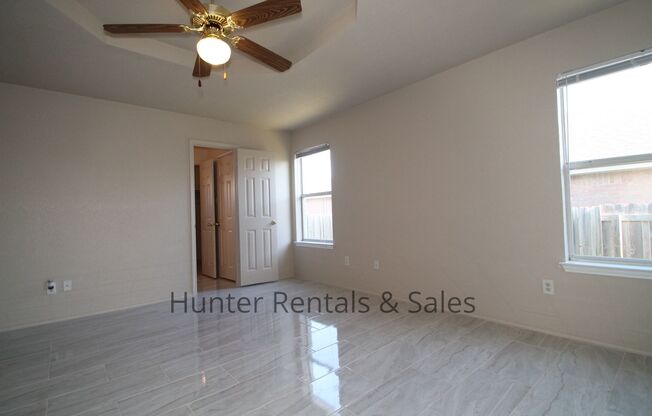 4 beds, 2 baths, $1,375