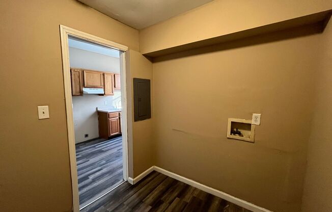 2 beds, 1 bath, 848 sqft, $825, Unit 706