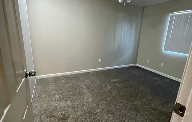1 bed, 1 bath, 592 sqft, $1,299, Unit 27