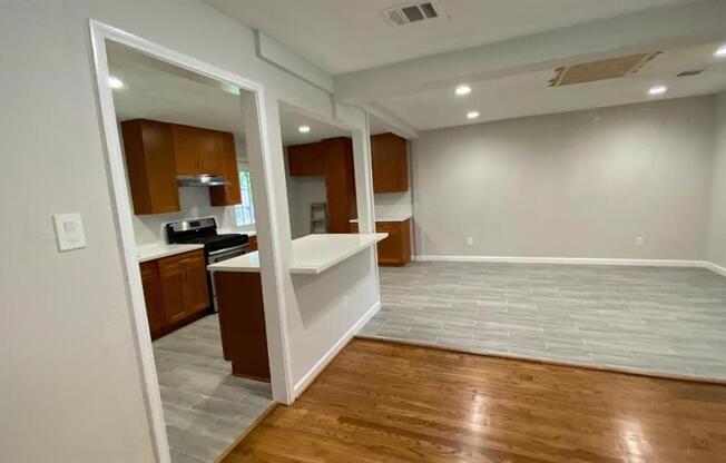 2406 ROSEMEAD DR