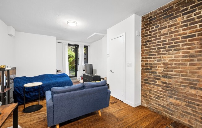 310 W 22 ST