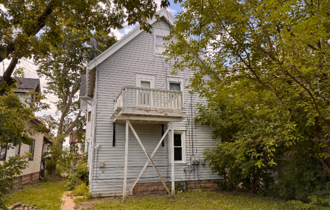 806 S 32 ST