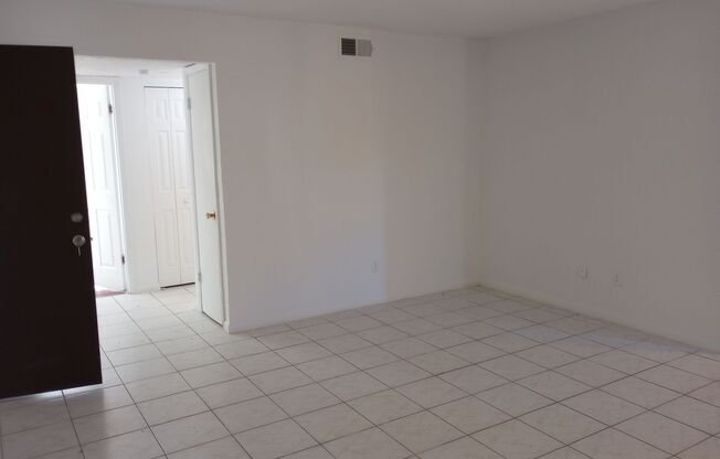 2 beds, 1 bath, $1,200