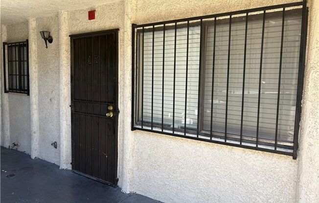 2 Bed, 2 Bath condo ready for move in!