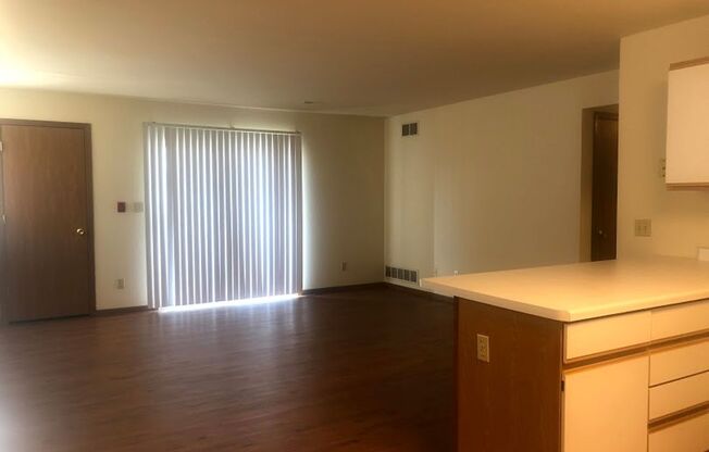 2 beds, 1 bath, $1,050