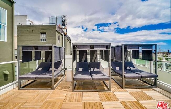 2 beds, 1 bath, 1,100 sqft, $3,100, Unit 306