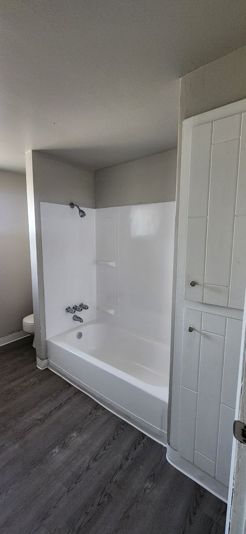 2 beds, 1 bath, 800 sqft, $995, Unit #20