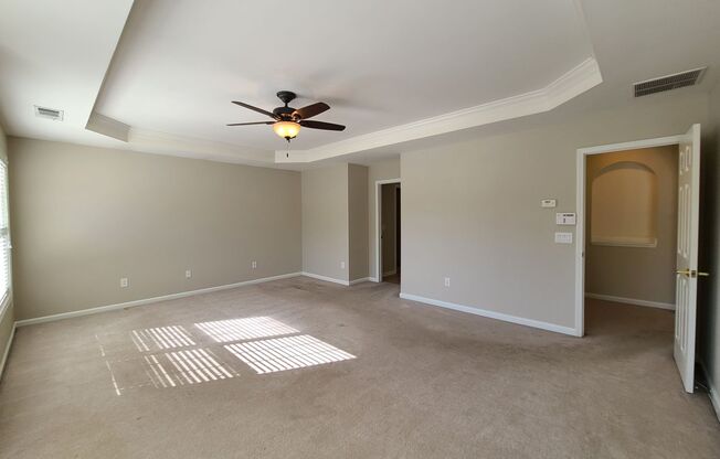 5 beds, 3 baths, $2,695