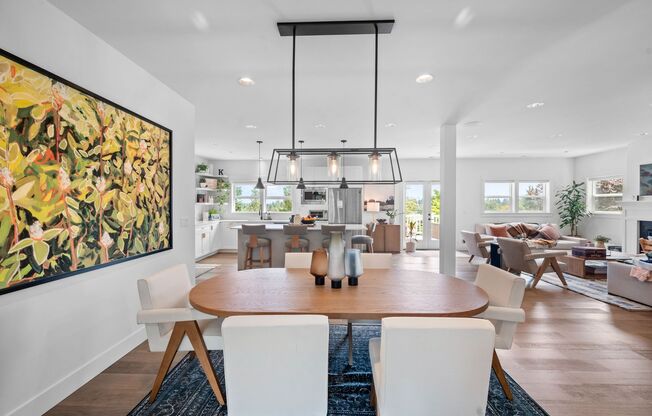 Gorgeous 4 Bed/3.5 Bath with Beautiful Finishes and Mountain Views!