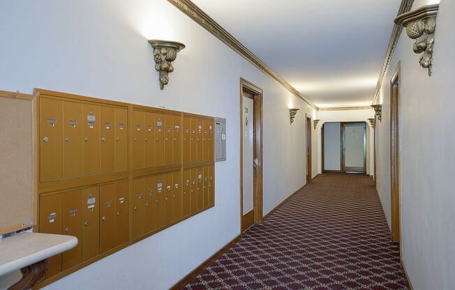 1 bed, 1 bath, 827 sqft, $1,795, Unit 206