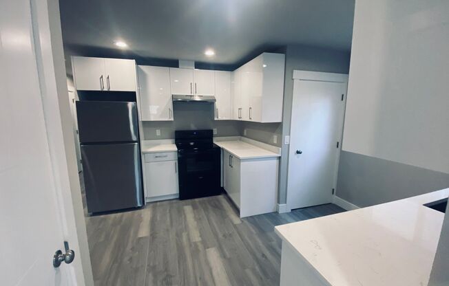 3 beds, 2 baths, 1,325 sqft, $2,650, Unit B