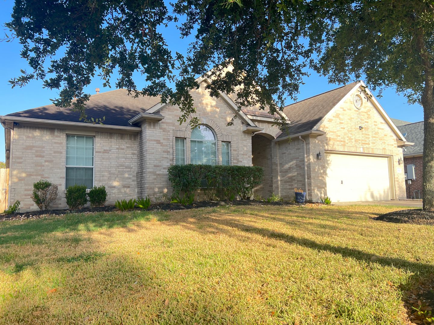 Elegant Living in Southfork – Spacious Home with Designer Touches and Prime Location!