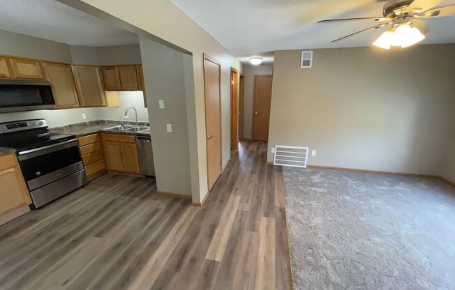 2 beds, 1 bath, $875, Unit #9