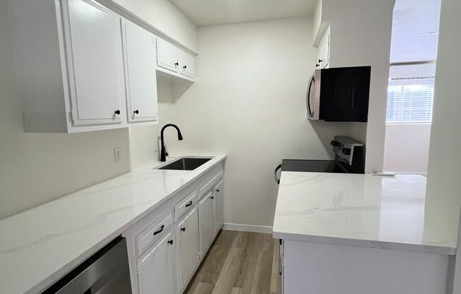 Studio, 1 bath, 400 sqft, $1,200, Unit 102