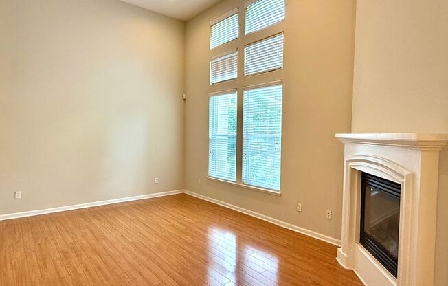 COMING SOON! | $3,700 / 3BR GORGEOUS CENTRAL FREMONT TOWNHOME IN PARKMONT