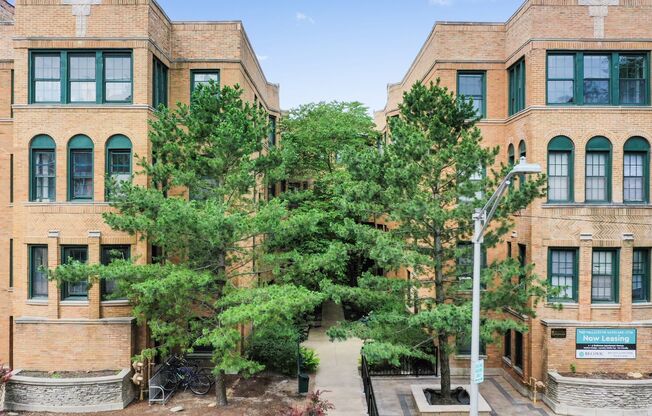 7736-42 N Eastlake Terrace