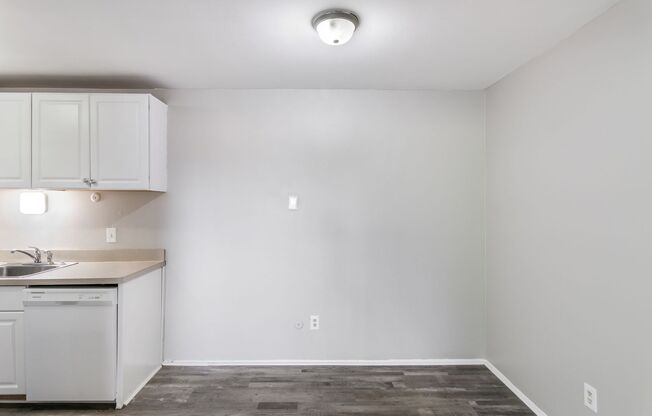 2 beds, 1 bath, 938 sqft, $1,400, Unit 21880 Coolidge - 203