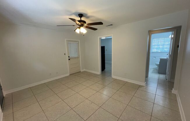 Great 2 bed 1 bath home located in Southeast Seminole Heights