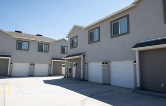 MOVE IN SPECIAL!  Contemporary Townhome Living in the Heart of Phoenix