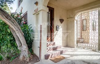 4326 Victoria Park Pl. Los Angeles CA 90019