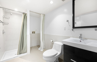 1 bed, 2 baths, $4,000, Unit 4E