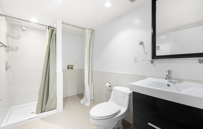 1 bed, 2 baths, $4,000, Unit 4E