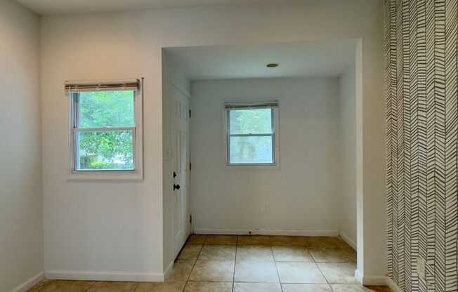Charming 4 Bedroom/2 Bathroom in Asbury Ave, MD!