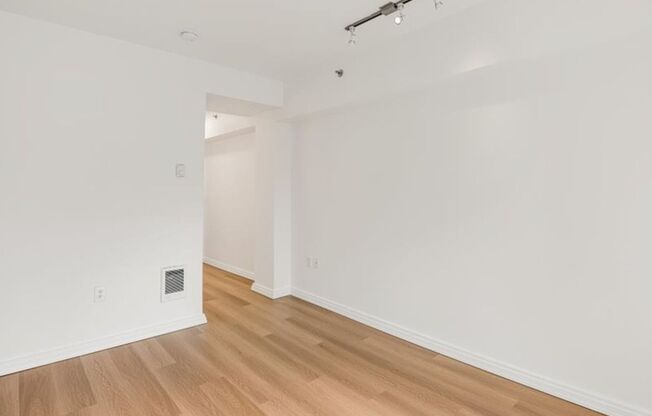 1 bed, 1 bath, 660 sqft, $1,600, Unit 404