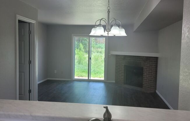 2 beds, 1 bath, $1,649