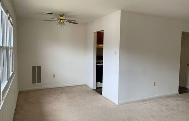 2 beds, 1 bath, $1,350, Unit 15