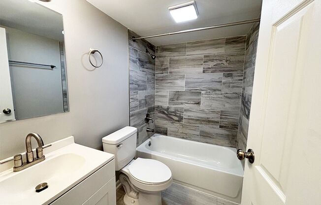 2 beds, 1 bath, 800 sqft, $1,095, Unit 3253-01