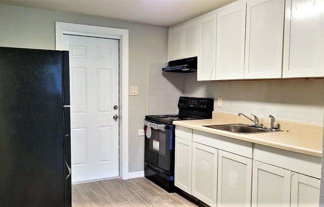 Charming 2 Bedroom, 1 Bath