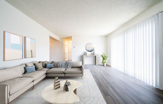 2 beds, 1 bath, 900 sqft, $2,600, Unit E004