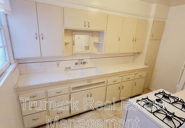 3741 LOS FELIZ