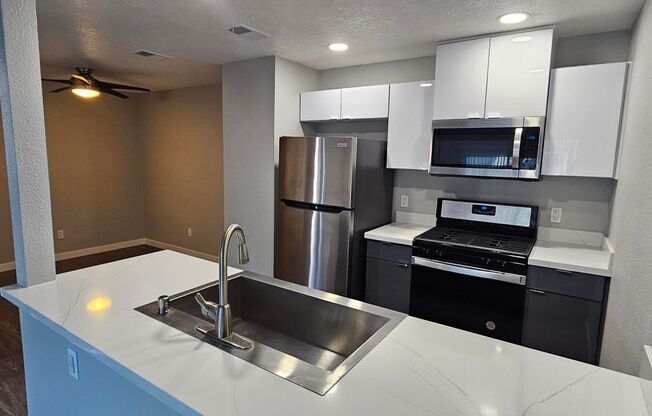 2 beds, 1 bath, 790 sqft, $2,450, Unit K210