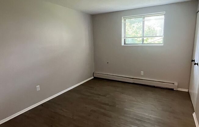 2 beds, 1 bath, 875 sqft, $1,050, Unit O103