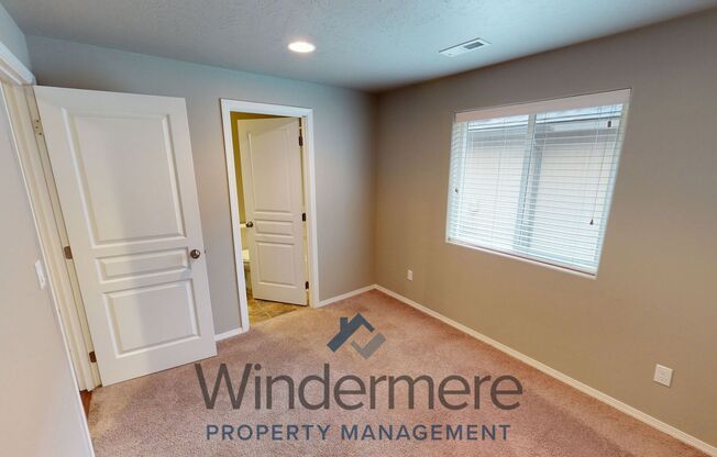 3 beds, 2 baths, 1,064 sqft, $1,695, Unit chin240-1