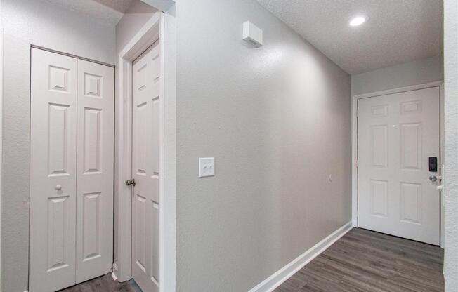 2 beds, 2 baths, 864 sqft, $1,400