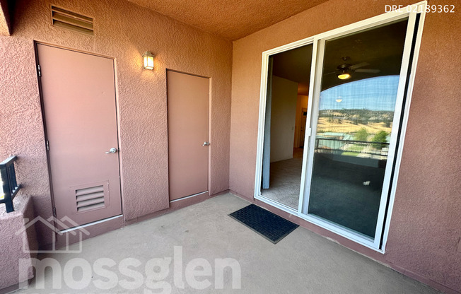 2 beds, 2 baths, $2,400, Unit #427