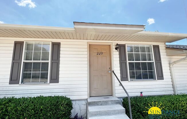 Quaint 2 Bedroom Home in Crestview!