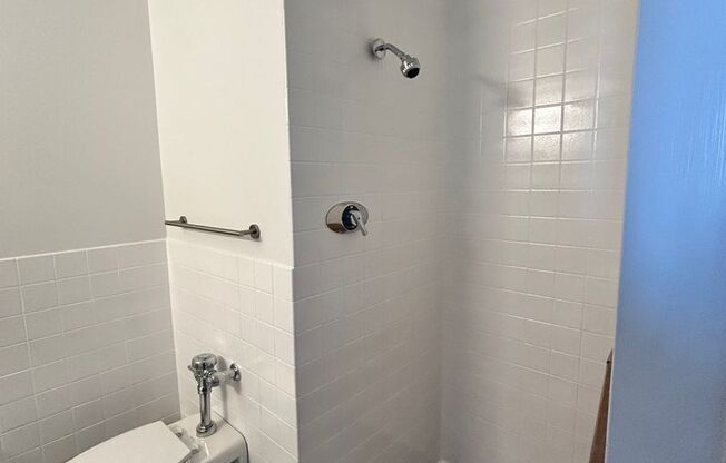 Studio, 1 bath, $850, Unit 438