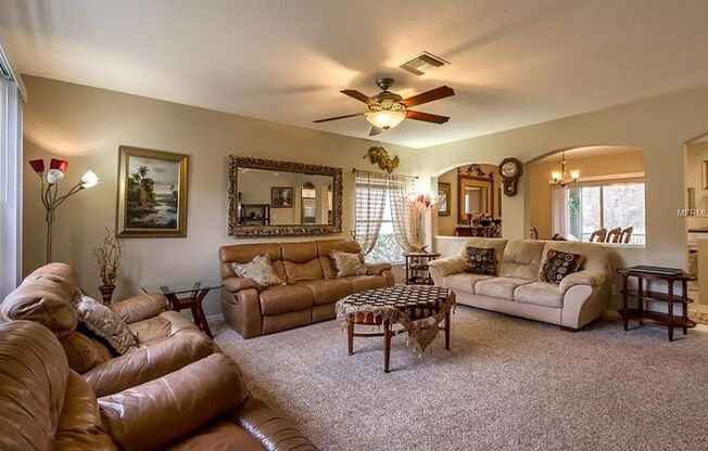 Charming 4-Bedroom Home with Pond Views & Jacuzzi in Temple Terrace