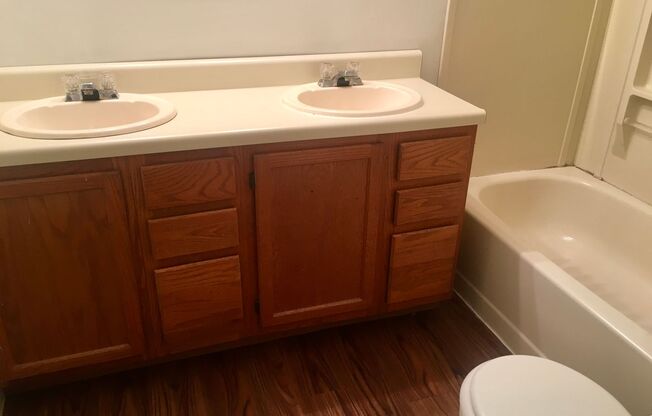 3 beds, 2 baths, 560 sqft, $1,375, Unit 112