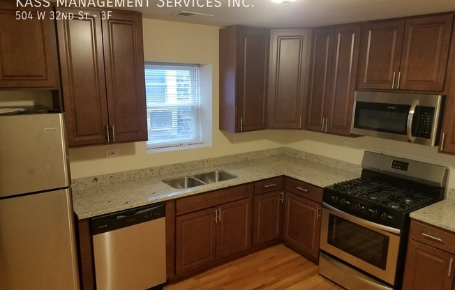 504 W 32nd St